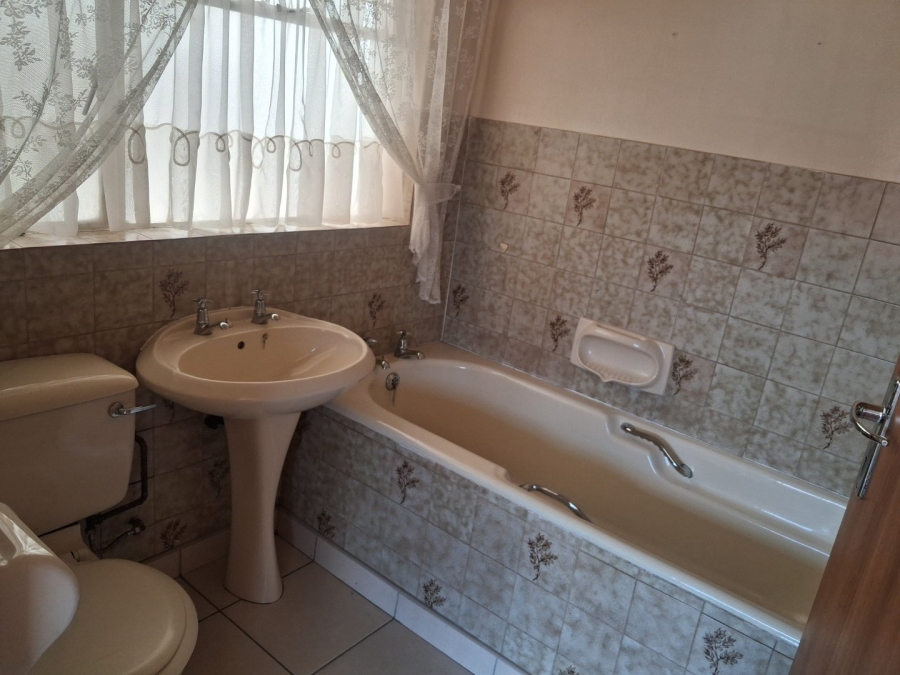 To Let 3 Bedroom Property for Rent in Universitas Free State